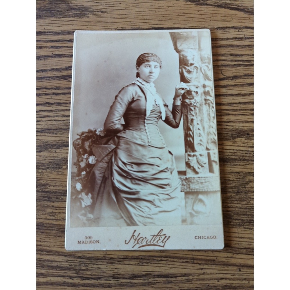 Antique Cabinet Card Photo Victorian Portrait 1800s Woman Hartley Chicago